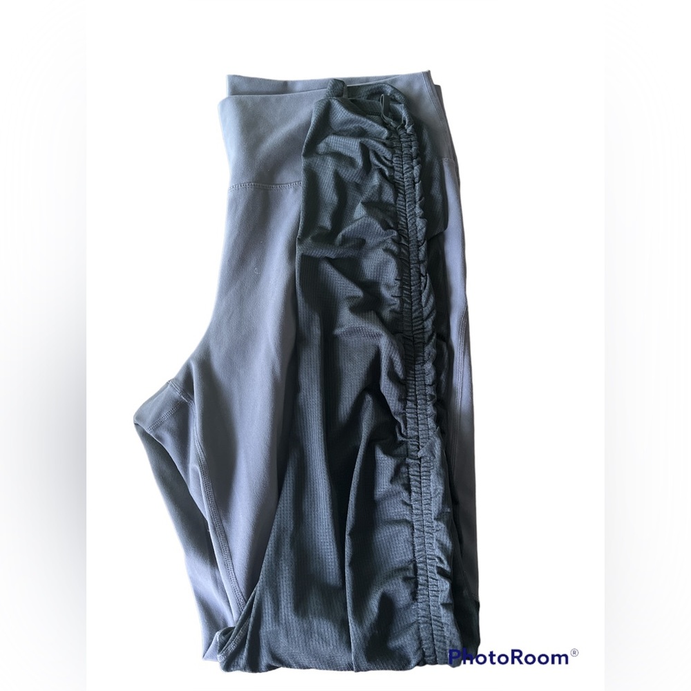 Fabletics women pull on leggings